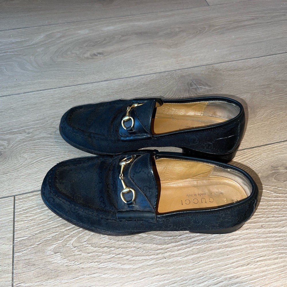 Gucci monogram canvas loafers (navy, size 8.5)